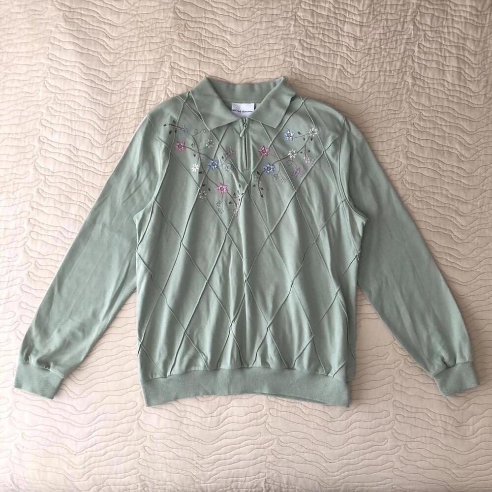 ✨SOLD✨ Alfred Dunner green vintage embroidered floral quarter zip sweatshirt